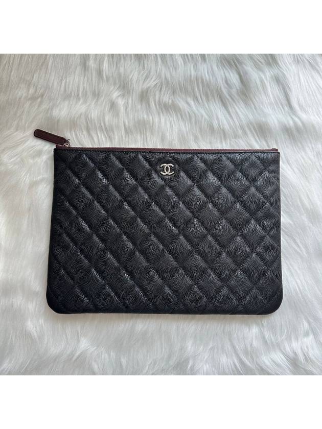 샤넬 여성 레더 클러치 백 캐비어 미듐 은장 블랙