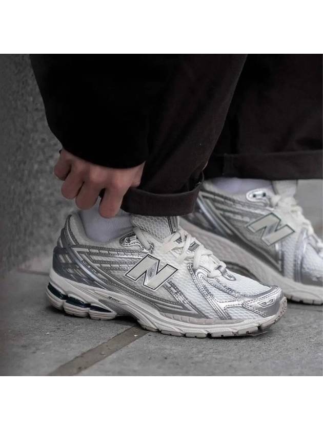 뉴발란스 1906R 실버 화이트 M1906REE
