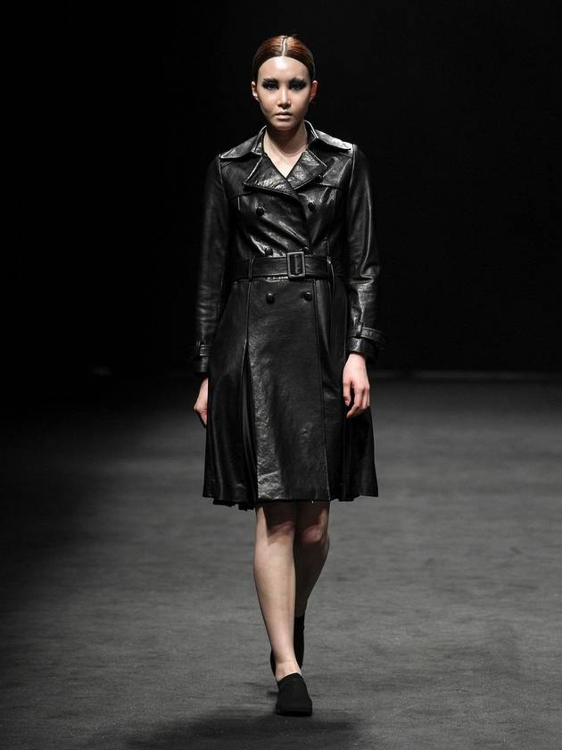 ICONOGRAPHY_MOONKYOUNGLAE _ Leather Trench coat pleat A BK