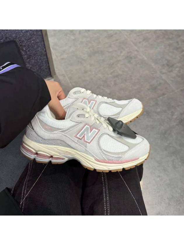 뉴발란스 2002R Gore Tex 그레이 핑크 M2002RPM