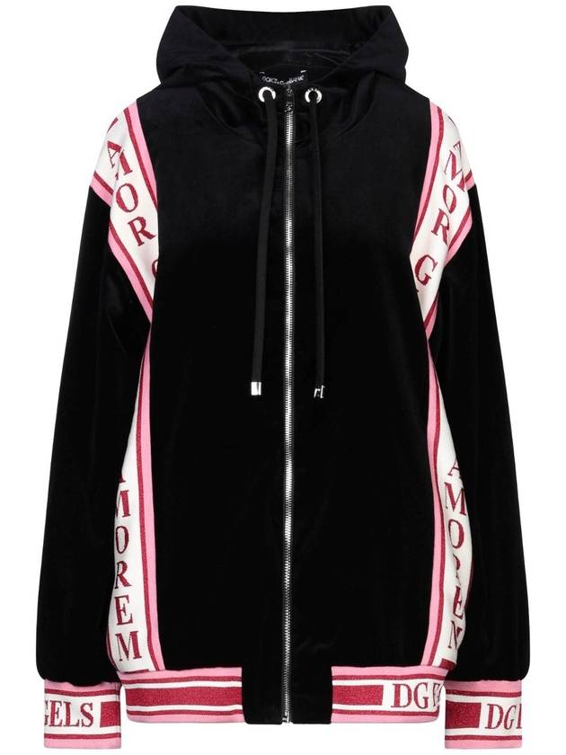 돌체앤가바나 트레이닝 상의 시그니처