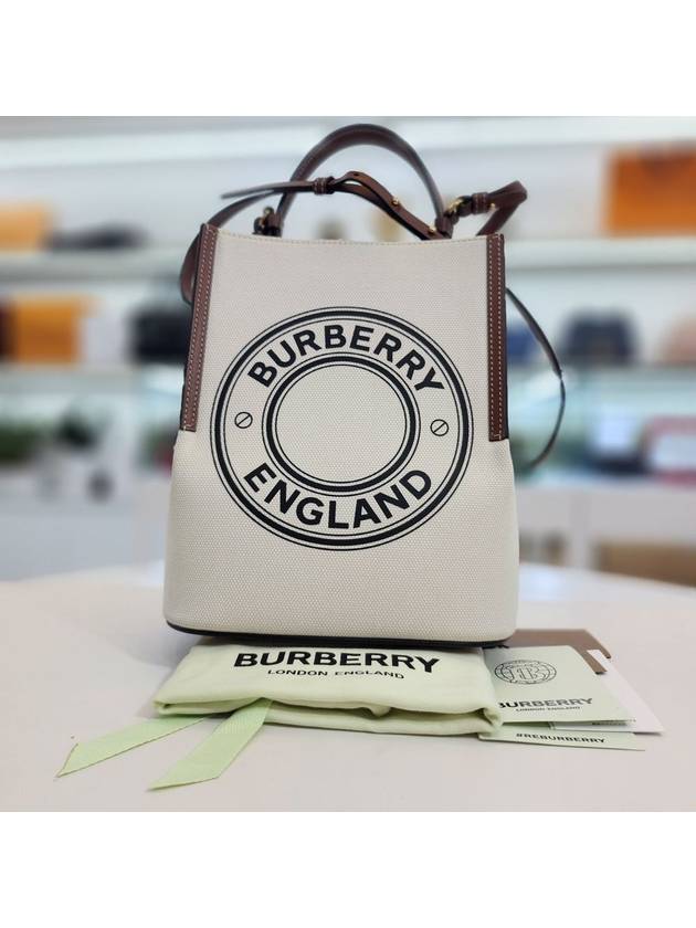버버리 그래픽 페기 스몰 버킷 토트백 8026824
