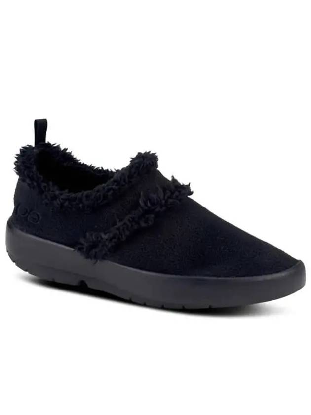 4220882 OOFOS Womens Oocoozie Low Shoe In Black Sherpa