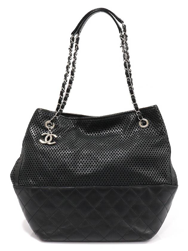 Chanel 샤넬 블랙 램스킨 퀄팅 퍼포 Up in the Air 노스 사우스 은장 체인 숄더백 17번대