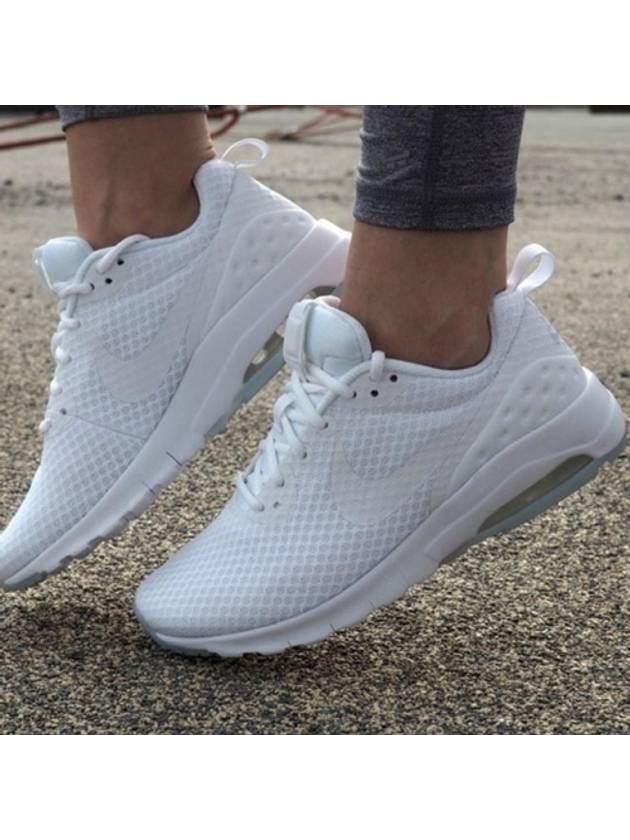 01 833662 110 나이키 에어맥스모션로우 화이트퓨어